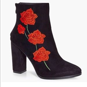 ⚡️Final Sale⚡️ Floral embroidered ankle booties